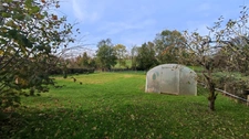 Maison familiale en bon état  avec terrain, au calme dans un  hameau à Beugnon Thireuil