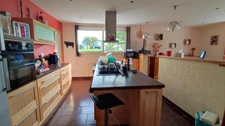 Maison familiale en bon état  avec terrain, au calme dans un  hameau à Beugnon Thireuil