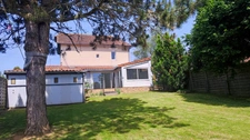 Maison rénovée alliant cachet et confort moderne