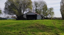 Maison familiale en bon état  avec terrain, au calme dans un  hameau à Beugnon Thireuil