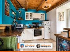 À VENDRE – Maison 4 pièces, 3 chambres avec grange, ancienne étable et terrain d’environ 1 hectare à Sauvat (Cantal)