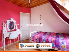 À VENDRE – Maison 4 pièces, 3 chambres avec grange, ancienne étable et terrain d’environ 1 hectare à Sauvat (Cantal)