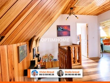 À VENDRE – Maison 4 pièces, 3 chambres avec grange, ancienne étable et terrain d’environ 1 hectare à Sauvat (Cantal)