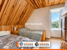 À VENDRE – Maison 4 pièces, 3 chambres avec grange, ancienne étable et terrain d’environ 1 hectare à Sauvat (Cantal)