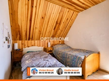 À VENDRE – Maison 4 pièces, 3 chambres avec grange, ancienne étable et terrain d’environ 1 hectare à Sauvat (Cantal)