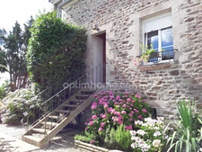 Ensemble immobilier avec bar-restaurant, gîtes et piscine – fort potentiel touristique Proche de DINAN (22)