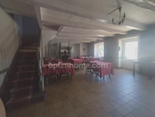 Ensemble immobilier avec bar-restaurant, gîtes et piscine – fort potentiel touristique Proche de DINAN (22)