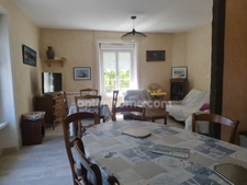 Ensemble immobilier avec bar-restaurant, gîtes et piscine – fort potentiel touristique Proche de DINAN (22)