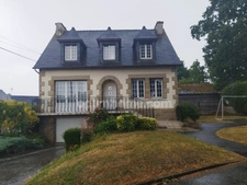 MAISON FAMILIALE 131 m² – 4 CHAMBRES – SOUS-SOL – PROCHE DINAN