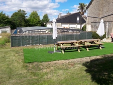 Ensemble immobilier avec bar-restaurant, gîtes et piscine – fort potentiel touristique Proche de DINAN (22)