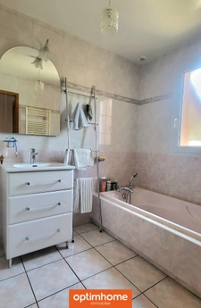 Maison 2 chambres 1 bureau avec piscine dans un secteur calme et recherché
