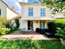 Maison à vendre 5 pièces, 4 Chambres, 2 Salles de bain, jardin, terrasse, garage.
