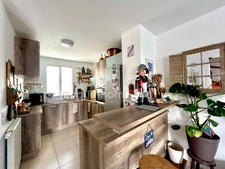 Maison à vendre 5 pièces, 4 Chambres, 2 Salles de bain, jardin, terrasse, garage.