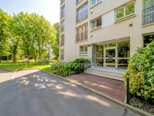 Appartement 4 pièces LE PLESSIS BOUCHARD (95) place de parking et terrasse 
