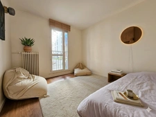 Appartement 4 pièces, à vendre VILLEJUIF (94) avec une place de PARKING, séjour exposé plein SUD