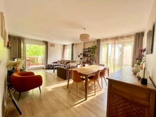 Appartement 4 pièces LE PLESSIS BOUCHARD (95) place de parking et terrasse 