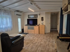 LA TRANCHE SUR MER A 15 MIN DANS RESIDENCE AVEC PISCINE CHALET BOIS 3 CHAMBRES AVEC VERANDA ET JARDIN