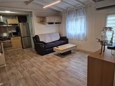 LA TRANCHE SUR MER A 15 MIN DANS RESIDENCE AVEC PISCINE CHALET BOIS 3 CHAMBRES AVEC VERANDA ET JARDIN