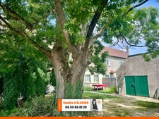 Maison Bourguignonne type Longère – Bourg historique de Saint-Apollinaire – Charme & Potentiel 120 m² habitables – 7 pièces – 4 chambres – Terrain arboré avec dépendances