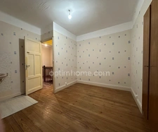 Bourg historique de Saint-Apollinaire – Charme & Potentiel, maison mitoyenne 120 m² habitables – 7 pièces – 4 chambres – Terrain arboré avec dépendances