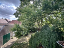 Bourg historique de Saint-Apollinaire – Charme & Potentiel, maison mitoyenne 120 m² habitables – 7 pièces – 4 chambres – Terrain arboré avec dépendances
