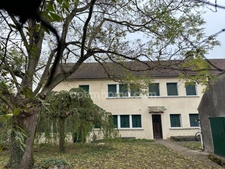 Bourg historique de Saint-Apollinaire – Charme & Potentiel, maison mitoyenne 120 m² habitables – 7 pièces – 4 chambres – Terrain arboré avec dépendances