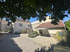 5 minutes de Dijon Valmy, AUTHENTIQUE MAISON BOURGUIGNONNE – 176 m² HABITABLES, BUANDERIE, GRANGE, COUR, Greniers, bûcher, Cave