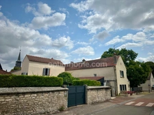 Maison type Longère – Bourg historique de Saint-Apollinaire – Charme & Potentiel 120 m² habitables – 7 pièces – 4 chambres – Terrain arboré avec dépendances