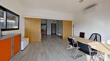À LOUER – BUREAU CONTEMPORAIN 42 M² – ZONE COMMERCIALE DYNAMIQUE