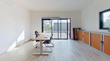À LOUER – BUREAU CONTEMPORAIN 42 M² – ZONE COMMERCIALE DYNAMIQUE