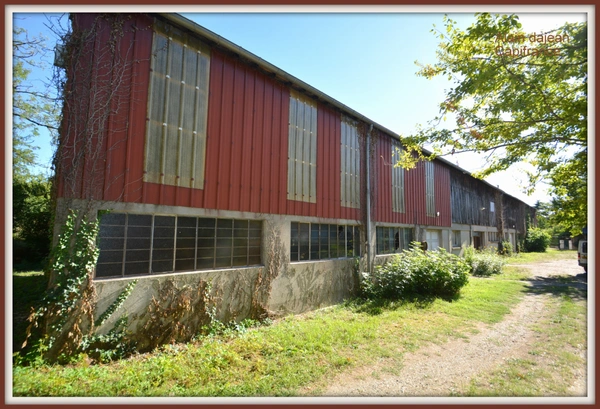 Local Professionnel  à vendre AGEN (47)- Surface au Sol 520 M2 sur 2 niveaux -Terrain 2 194 M2