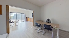 À LOUER – BUREAU CONTEMPORAIN 42 M² – ZONE COMMERCIALE DYNAMIQUE