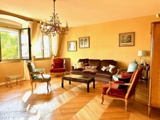 Appartement en dernier étage avec ascenseur, vue dégagée