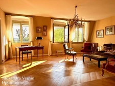 Appartement en dernier étage avec ascenseur, vue dégagée