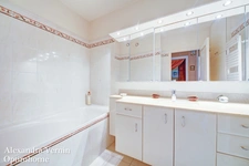 Appartement en dernier étage avec ascenseur, vue dégagée