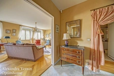 Appartement en dernier étage avec ascenseur, vue dégagée