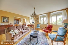 Appartement en dernier étage avec ascenseur, vue dégagée