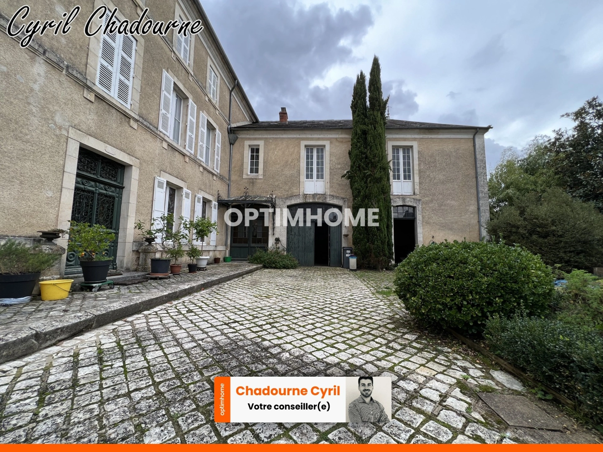 Maison 13 pièces 386 m² · à Javerlhac Et la Chapelle S · 386 m² · 287 000 €