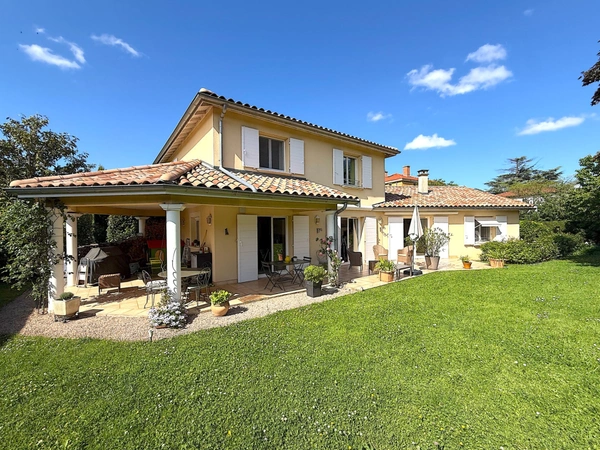 CHASSELAY (69380) - Villa de 191 m² avec garage double - Terrain de 1155 m²