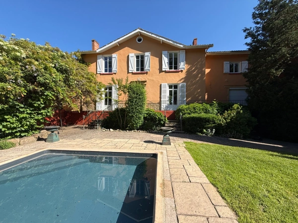 Demeure de caractère du XVIIIᵉ siècle – 435 m² – Parc arboré de 5 000 m² – Piscine – Au calme absolu