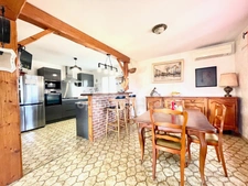 Maison avec rendement locatif, piscine et garage