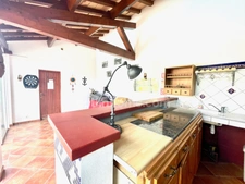 Maison avec rendement locatif, piscine et garage