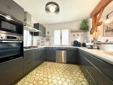 Maison avec rendement locatif, piscine et garage