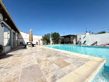 Maison avec rendement locatif, piscine et garage