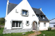 Belle néo bretonne à vendre LANDUDEC (29) Centre bourg 6 chambres sur 890 m2