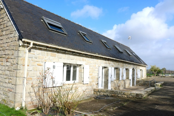 EXCLUSIVITE Longère de 177 m2 en pierres à vendre, 7 pièces GUENGAT (29) terrain de 1359 m2, rénovée