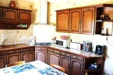 House for sale in Quimper (29), 4 bedrooms, 96 m² on a 1156 m² plot. Full basement.