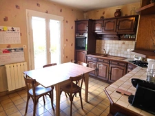 House for sale in Quimper (29), 4 bedrooms, 96 m² on a 1156 m² plot. Full basement.