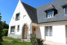 Belle néo bretonne à vendre LANDUDEC (29) Centre bourg 6 chambres sur 890 m2