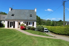 House for sale in Quimper (29), 4 bedrooms, 96 m² on a 1156 m² plot. Full basement.